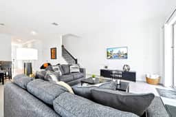 Luxury 5BR Villa with Private Pool – Sleeps 14